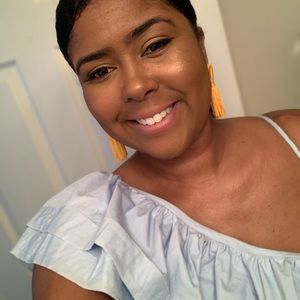 Meet your Posher, Latecia